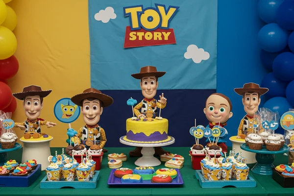 Como organizar festa simples no tema Toy Story gastando pouco